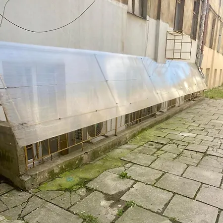 поруч з жд вокзалом 5 спальних місць