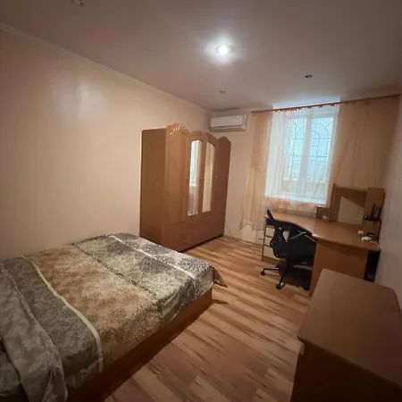 Apartamento поруч з жд вокзалом 5 спальних місць Odessa