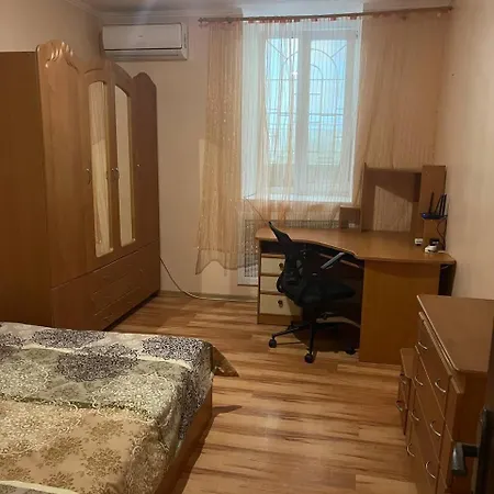 поруч з жд вокзалом 5 спальних місць Apartamento Odessa