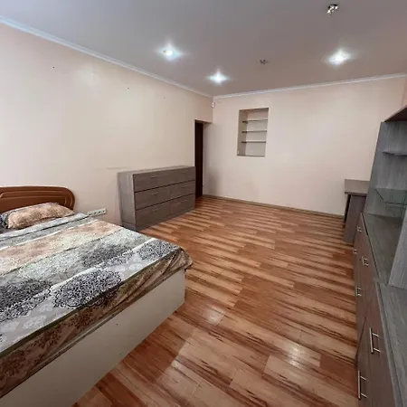 Apartamento поруч з жд вокзалом 5 спальних місць