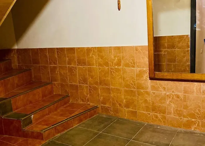 поруч з жд вокзалом 5 спальних місць *