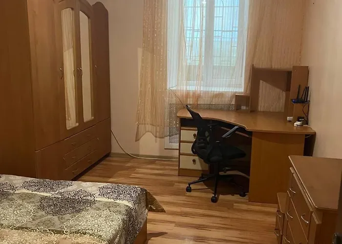 поруч з жд вокзалом 5 спальних місць Apartment Odessa